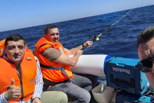 galerie foto george simion si dan dungaciu la pescuit alaturi de calugarii de pe muntele athos ne au facut mai intariti pentru ce va urma 6a9ede2478677