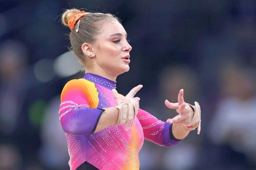 gimnasta de la csm constanta sabrina voinea a dominat concursul de selectie de la deva 6aa05cf63db36