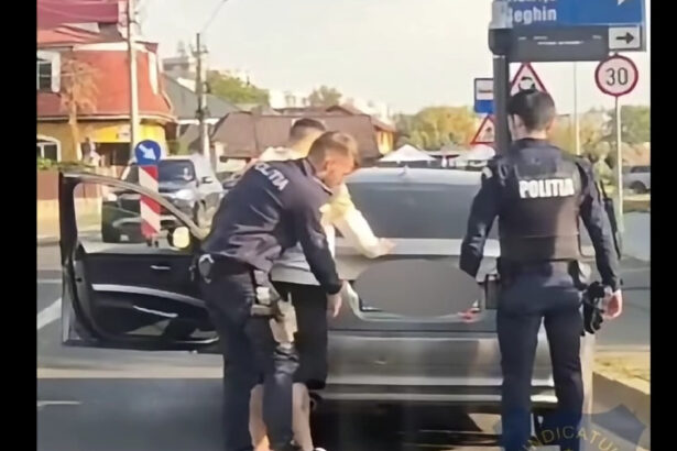 imagini virale din mures sofer abia tinandu se pe picioare depistat pozitiv la ketamina incredibil abia l au scos trei politisti 6aad58bc9b441