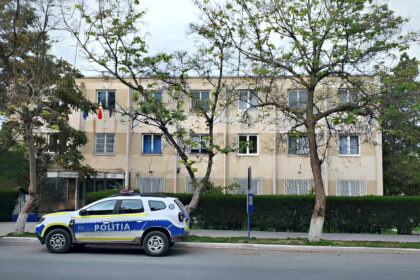 justitiara de harsova a vrut sa i bage in bucluc pe doi inculpati i a fotografiat si a anuntat politia ce au decis judecatorii 6abc327a59073