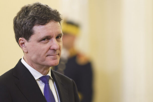 kelemen hunor despre nicusor dan omul este absolut imun la presiune pana la urma nu e rau sa nu raspunda la toate presiunile 6ab35dcd1a4b9