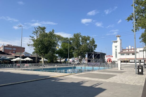 mamaia se schimba bucata cu bucata dupa casutele din satul de vacanta dispar si terasele din piateta cazino 6aa876b1e1615
