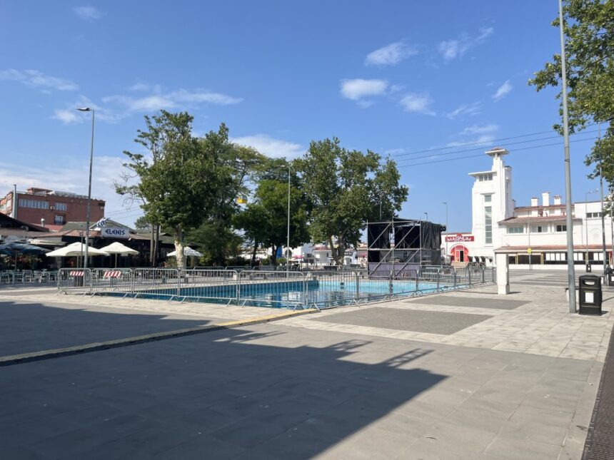 mamaia se schimba bucata cu bucata dupa casutele din satul de vacanta dispar si terasele din piateta cazino 6aa876b1e1615