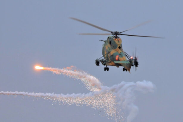 mapn o drona a intrat in spatiul aerian national avioane de vanatoare si un elicopter militar au fost ridicate in aer 6ab8b7adeeb2a