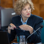 oana gheorghiu despre sarutul drapelului ideea ca iubirea de tara poate fi obtinuta prin constrangere este aberanta si stupida 6aa789ae1837a