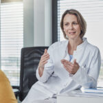 obiceiul banal dar periculos pe care multe persoane il repeta zilnic timp de ore intregi medicul explica riscurile pentru sanatate 6a9a68b340d86