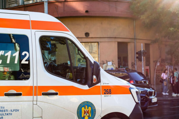 opt persoane care au atacat in luna august o ambulanta care transporta un pacient au fost trimise in judecata 6abd0b184929c