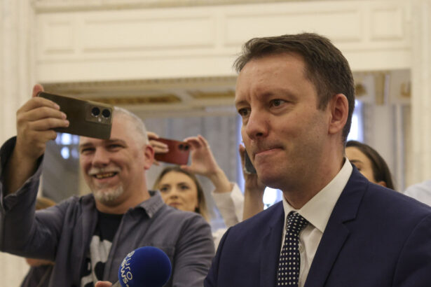 parlamentul da astazi votul decisiv pentru guvernul propus de siegfried muresan 6abc8c8ab9773