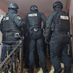 perchezitii in tulcea intr un dosar de evaziune fiscala si fals politistii au gasit medicamente expirate pesticide si peste 5 kilograme de tutun 6ab6208f2709c