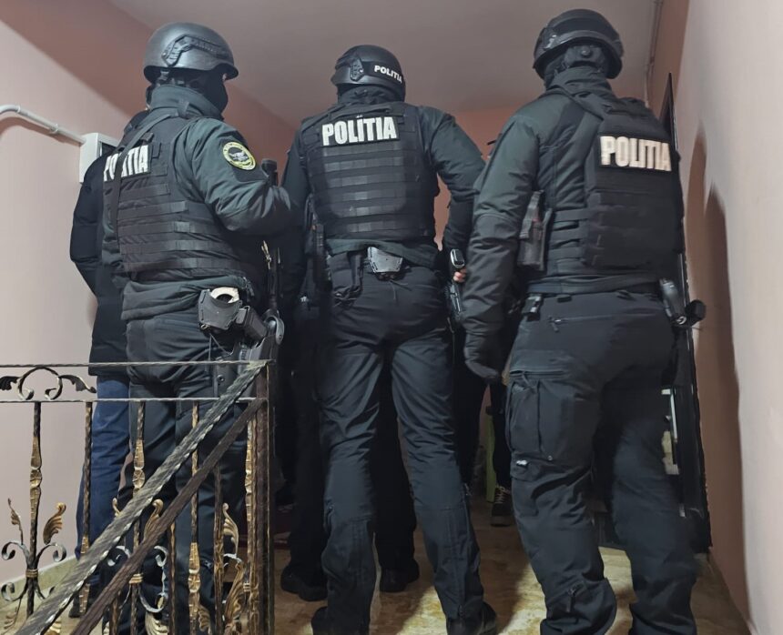 perchezitii in tulcea intr un dosar de evaziune fiscala si fals politistii au gasit medicamente expirate pesticide si peste 5 kilograme de tutun 6ab6208f2709c