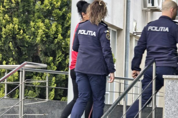 povestea unei minore din constanta care ataca oameni pe strada si care a evadat de mai multe ori 6aadb5a4c4b89