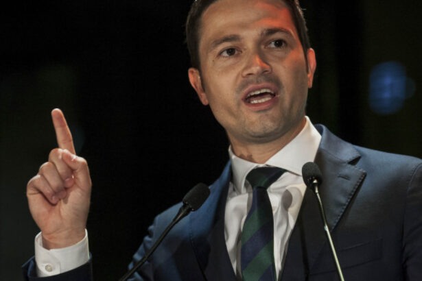 sighiartau prestatia politica a lui grindeanu de un ridicol care ne aduce aminte de ciolacu continua declinul inceput in era dragnea 6ab556d53b44d