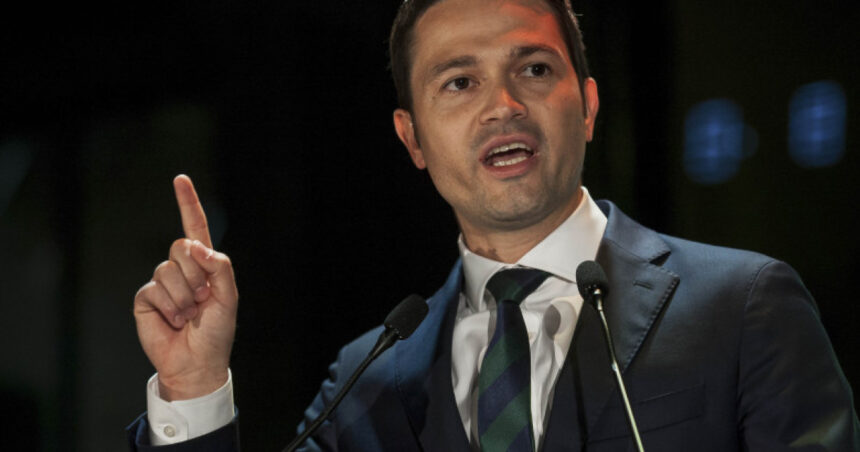 sighiartau prestatia politica a lui grindeanu de un ridicol care ne aduce aminte de ciolacu continua declinul inceput in era dragnea 6ab556d53b44d