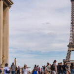 turnul eiffel se redeschide dupa greva angajatilor femeilor li s a cerut sa fie invizibile pentru o delegatie hindusa 6a9fb23e10310