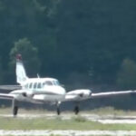 un avion de mici dimensiuni a aterizat fortat pe aerodromul din iasi pilotul a fost ranit si a ajuns la spital 6aba4874cb469