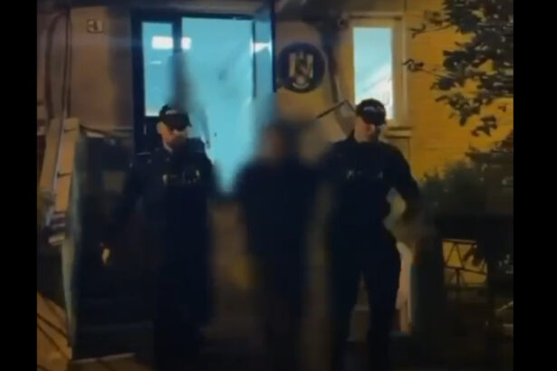 un participant la protestul din piata victoriei care avea un cutit a fost retinut de politistii capitalei 6aa9a709094f6