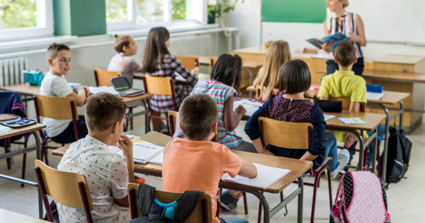 vacanta de toamna 2026 pentru elevi cand sunt primele zile libere din noul an scolar 6a97a28a8bfd8