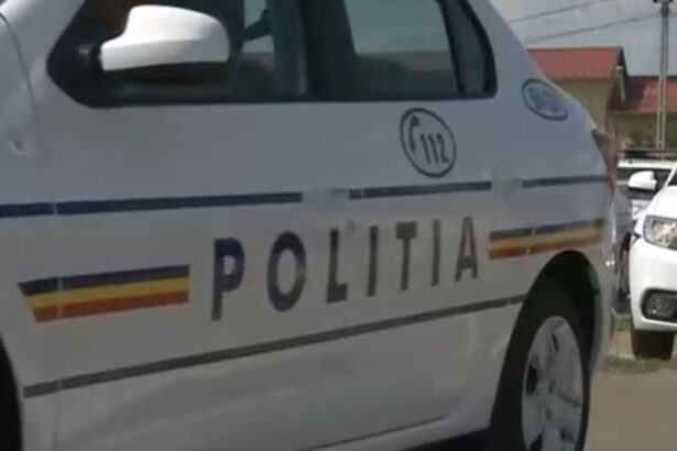 video barbat batut intr o primarie din timis acesta venise sa reclame ca o poarta de fotbal de la scoala poate cadea peste copii 6aa0fcb947d54
