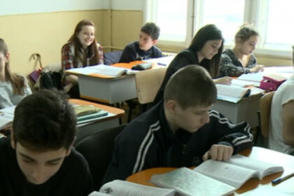 video bursa de prezenta un proiect de lege controversat care ar putea modifica alocatiile copiilor cine pierde si cine primeste mai mult 6aaac3ce99664