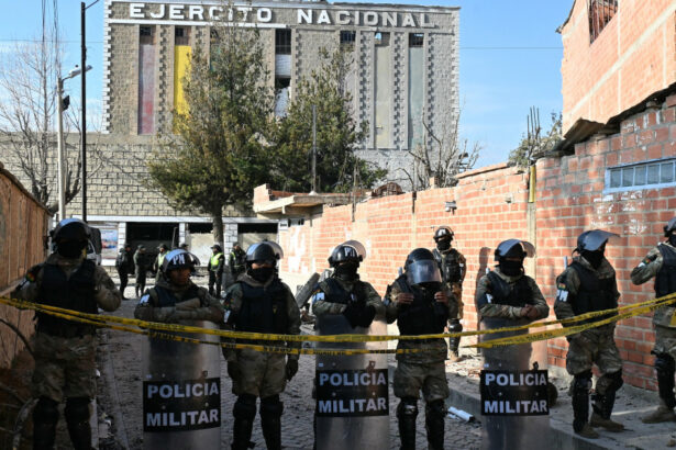 video cel putin 10 morti si peste 50 de raniti dupa o explozie la o cazarma militara din bolivia 6a9c20265496f