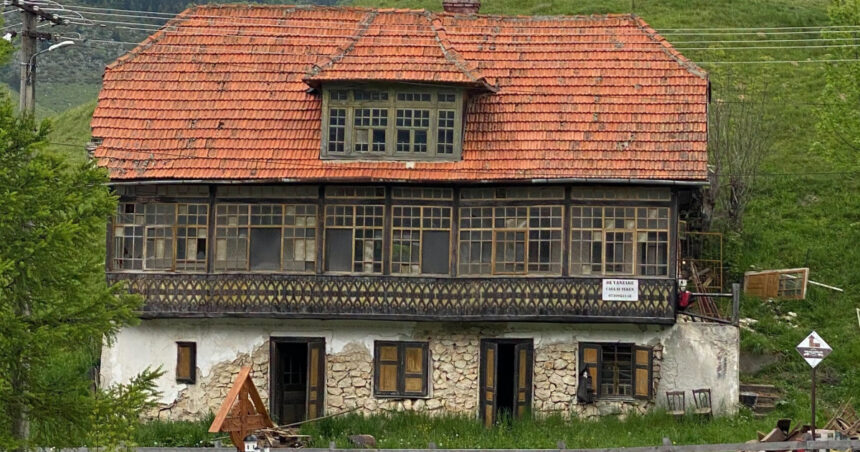 video charlie ottley transforma o cladire veche de 120 de ani din sirnea brasov intr un pub englezesc in onoarea regelui charles 6a9bd9d52ae8a