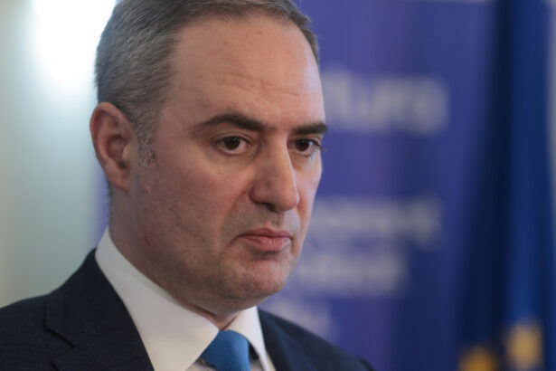 video deficitul scade dar pericolul ramane ce spune ministrul finantelor despre viitorul economic si ratingul romaniei 6a99ca95bf833