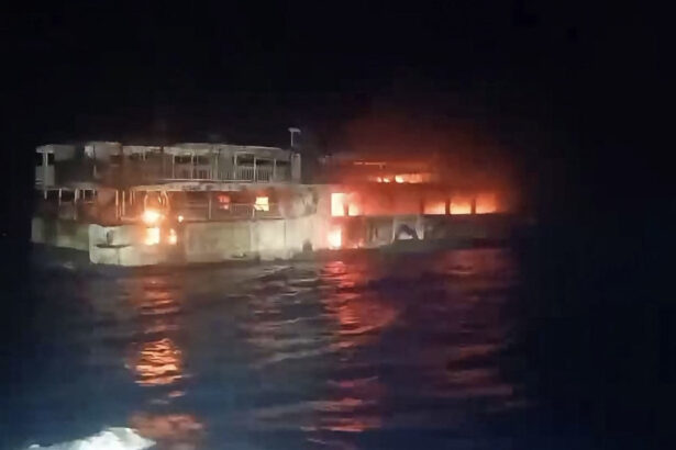 video filipine un incendiu izbucnit pe un feribot a provocat moartea a cinci persoane si zeci de disparuti 6aa24aaae5d88