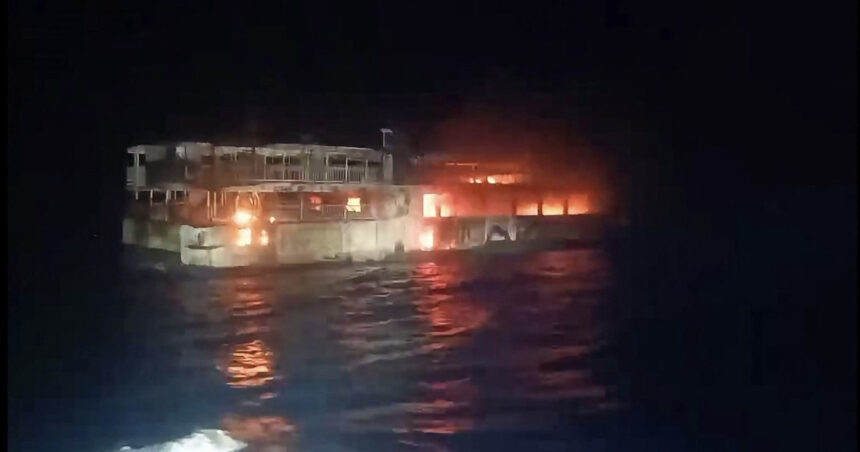 video filipine un incendiu izbucnit pe un feribot a provocat moartea a cinci persoane si zeci de disparuti 6aa24aaae5d88