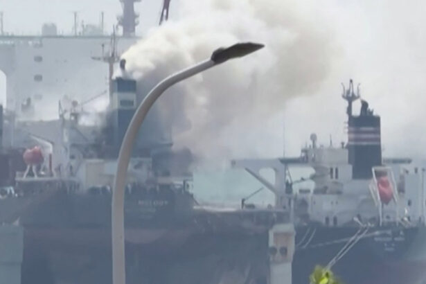video incendiu devastator pe o nava aflata la reparatii in china 25 de morti ce se stie despre tragedia de pe ocean melody 6aa2b09cd795a