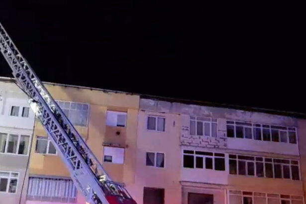 video incendiu la bals 52 de oameni au fost evacuati dupa ce blocul in care locuiau a luat foc 6a9bbddbd3a24