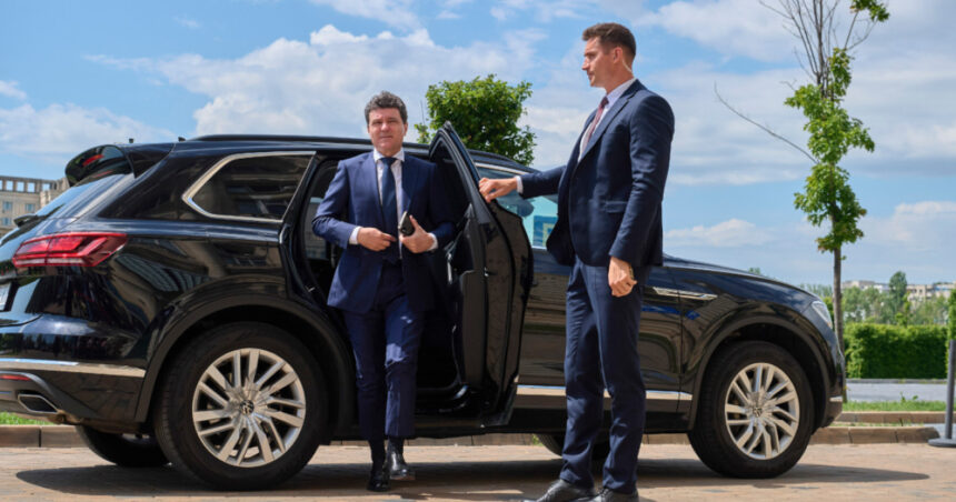 video mesajul lui nicusor dan pentru ministrul nazare si noua lui sotie presedintele si partenera sa au participat la nunta 6aa66e144abfc