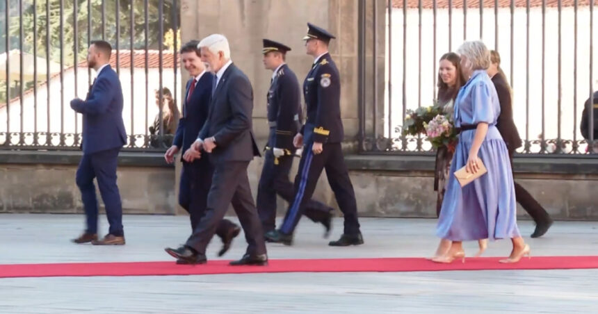 video nicusor dan a fost primit la praga de presedintele cehiei petr pavel 6abce7f568495