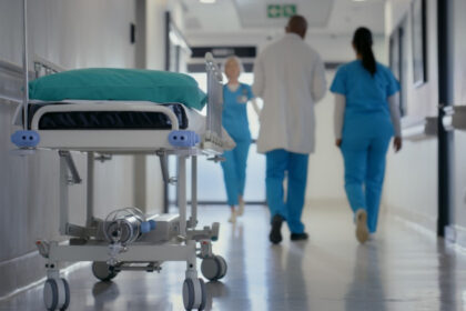 video o adolescenta din gorj a murit imediat dupa ce a ajuns la spital ea ar fi fost tratata acasa pentru pneumonie 6a9ac41a8b1c3