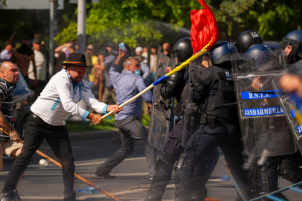 video perchezitii in bucuresti si 15 judete dupa violentele de la protestul ciobanilor din piata victoriei 30 de persoane duse la audieri 6ab21924c36cb