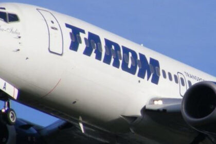 video primul avion boeing 738 max 8 a intrat in flota tarom si a primit numele mircea lucescu pe ce rute va zbura 6aa545b5e9fe4