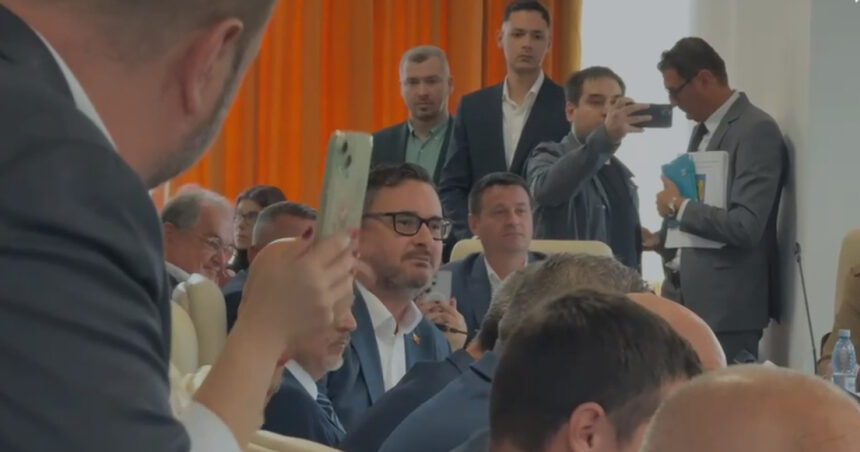 video scandal in sedinta in care parlamentarii au aprobat trimiterea a 20 de militari romani la comandamentul pentru ucraina 6aaa5de52c423