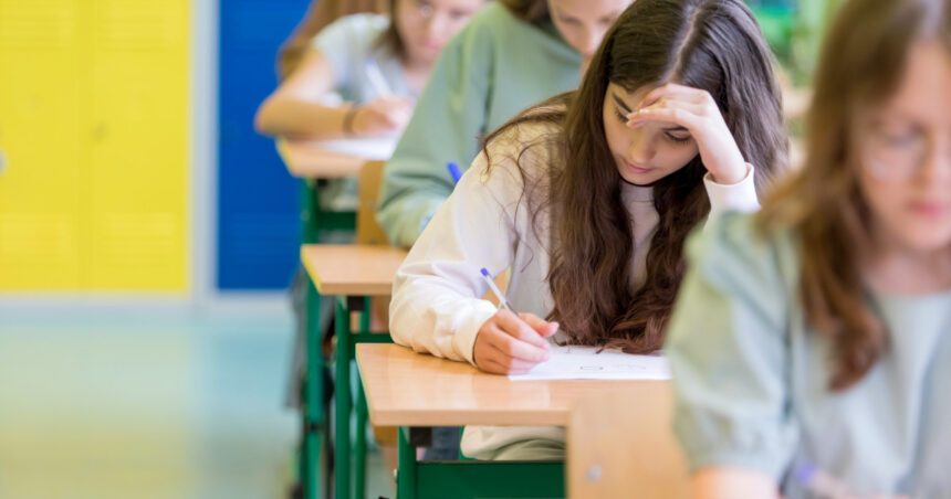 video studiu lipsa rechizitelor poate afecta increderea in sine si parcursul scolar al copiilor 6a9d55960fd19
