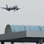 video un avion cu sute de pasageri a facut o aterizare de urgenta pe aeroportul otopeni dupa ce ar fi lovit o pasare 6ab7cc22ab706