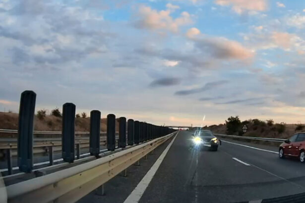 video un sofer a fost filmat in timp ce mergea pe contrasens pe a1 el a provocat un accident in lant dar si a continuat drumul 6aa251b21e79f