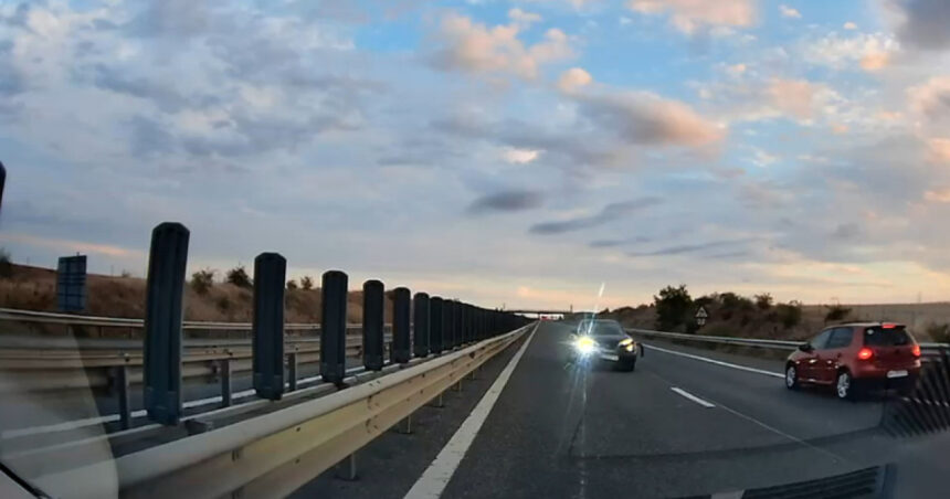 video un sofer a fost filmat in timp ce mergea pe contrasens pe a1 el a provocat un accident in lant dar si a continuat drumul 6aa251b21e79f