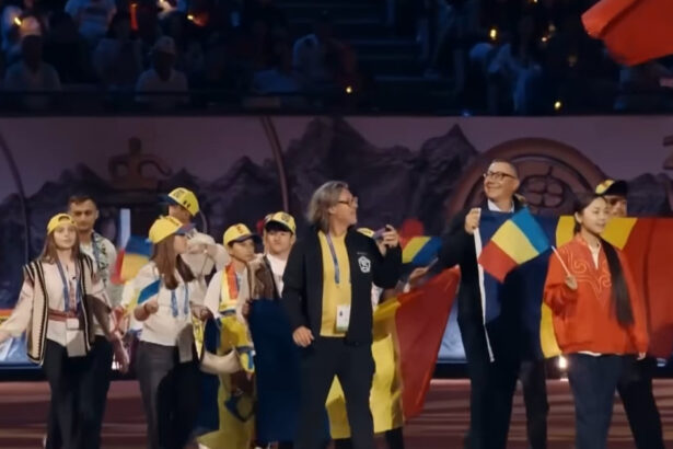 video victor ponta a participat la deschiderea jocurilor nomade din biskek unde in tribune a fost si putin nu am stiut ca va fi prezent 6aa17436d737a