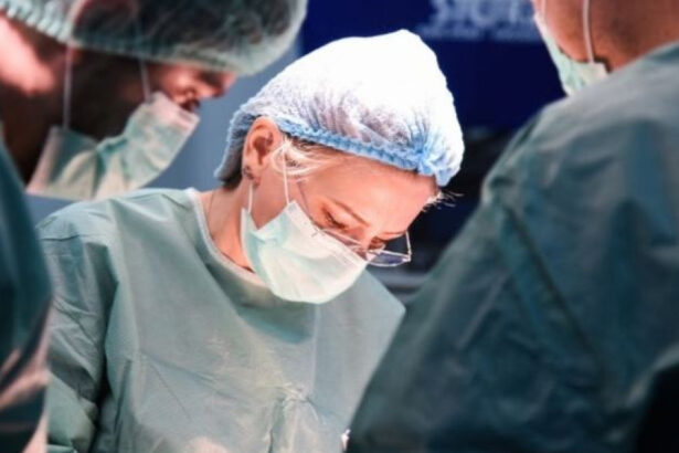avea dureri abdominale severe a fost operata de urgenta 6acc853648741
