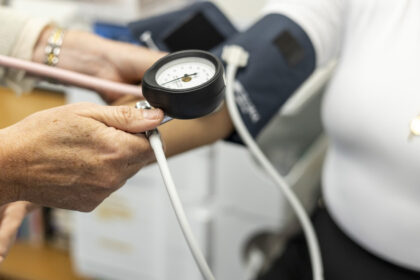 ce activitate simpla poate reduce tensiunea arteriala mai mult decat 30 de minute de exercitii fizice moderate studiu 6ad4f751eac03