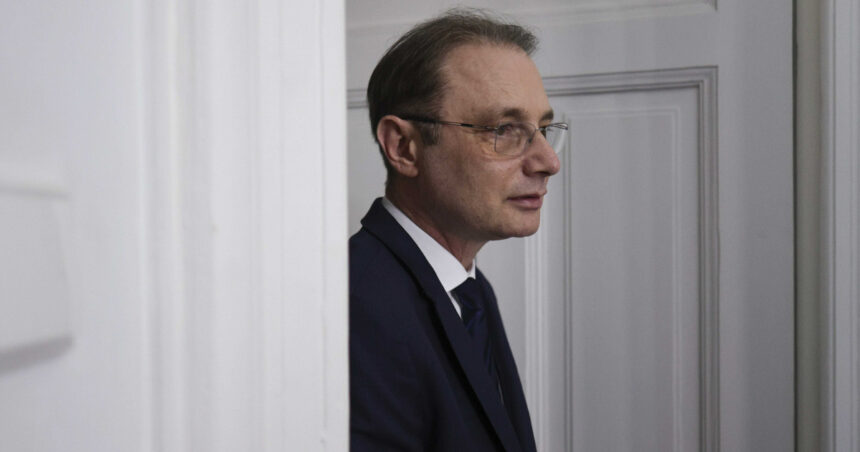 culise luca niculescu nu si depune mandatul si cere un pact de neagresiune intre partide ce variante de guvern are pe masa 6acd236b38f92