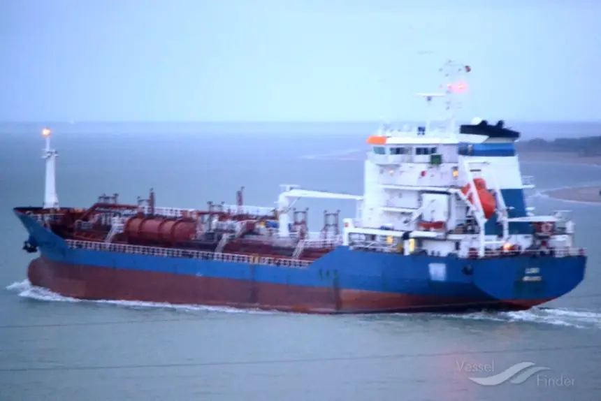 doua nave cuprinse de flacari la sulina in mai putin de 12 ore au fost lovite de drone mai multe persoane disparute 6ad07e97e0e86