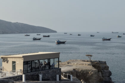 doua petroliere in flacari dupa ce au lovit mine in stramtoarea ormuz unul dintre ele ar fi fost escortat de nave de razboi ale sua 6ad39b6cde577