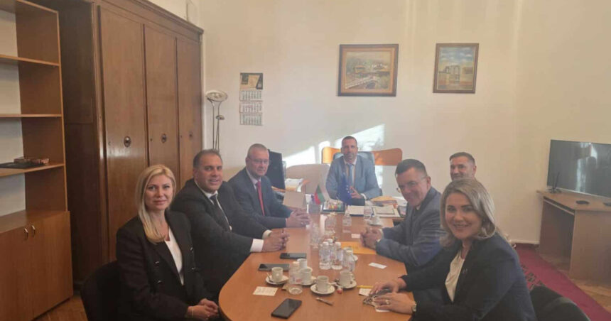 dungaciu si alti membri aur s au intalnit cu a cincea coloana a lui putin partidul premierului pro rus din bulgaria 6ac77e807dfed