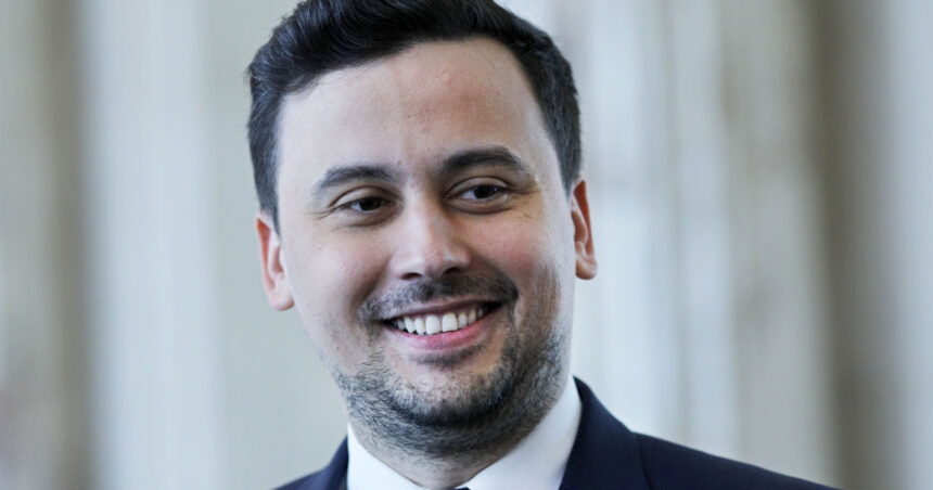 exclusiv mihai ghigiu il acuza pe bolojan ca ii jigneste pe ministrii psd ce a facut doamna oana gheorghiu in afara de un site si un ppt 6ad27afcb5a0d