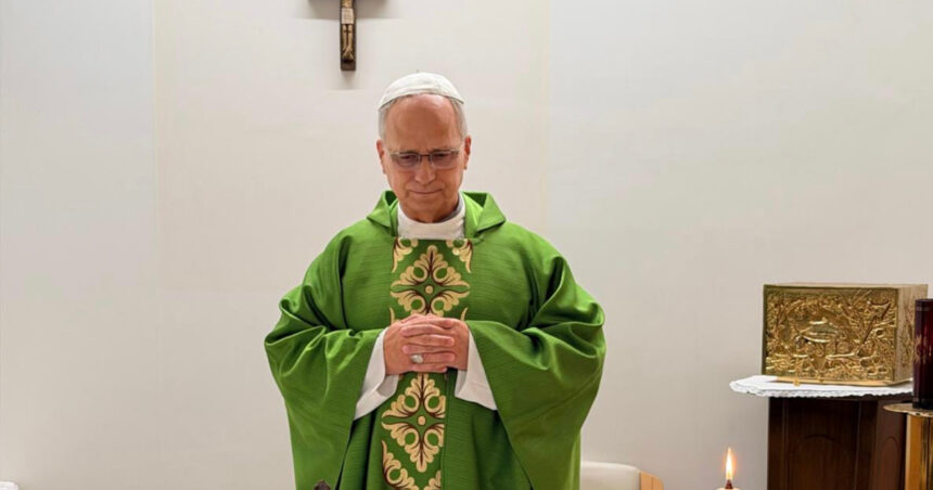 foto papa leon al xiv lea a oficiat o slujba in spital dupa operatia pentru cancer pulmonar cand va aparea in public 6ad22318d7fbb