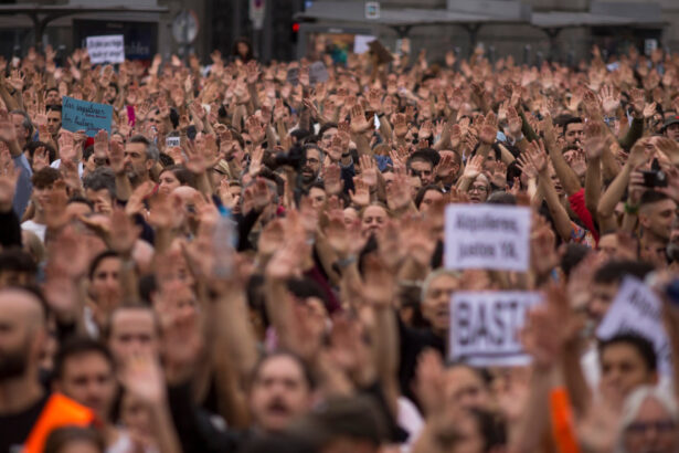 galerie foto mii de oameni protesteaza in spania din cauza crizei locuintelor chiriile principala nemultumire 6ac13b5d1c537